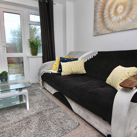 Daimler House - Cosy Home Near Coventry City Centre Esterno foto