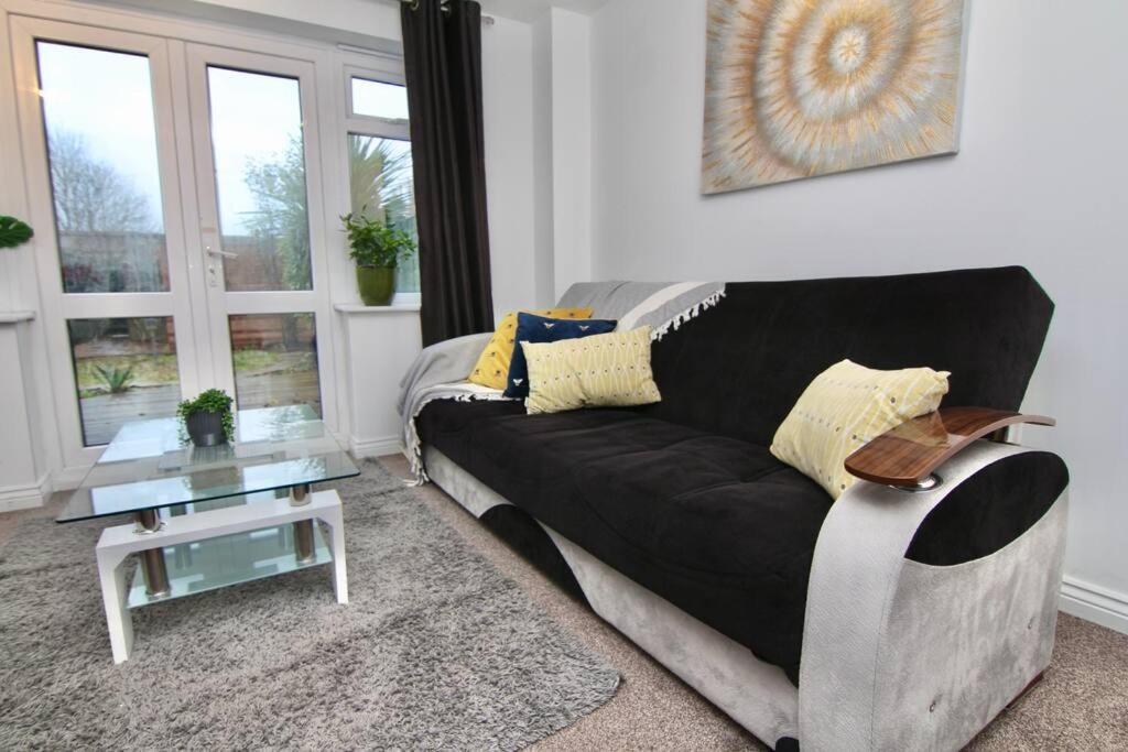 Daimler House - Cosy Home Near Coventry City Centre Esterno foto