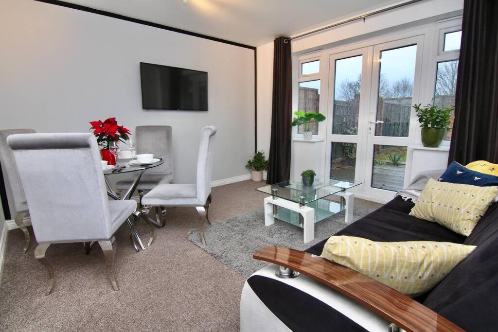 Daimler House - Cosy Home Near Coventry City Centre Esterno foto